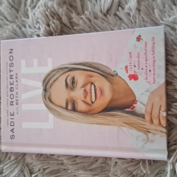 Sadie Robertson Book Live - Picture 1 of 9